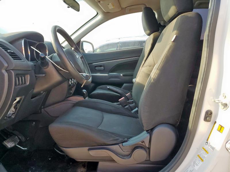 JA4AP3AU4KU036072 - 2019 MITSUBISHI OUTLANDER ES أبيض صورة 7