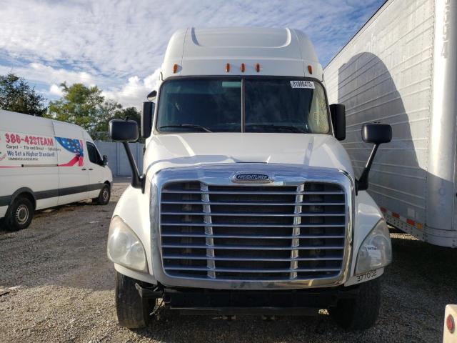 3AKJGLDR7HSHH8490 - 2017 FREIGHTLINER CASCADIA 1 WHITE photo 9