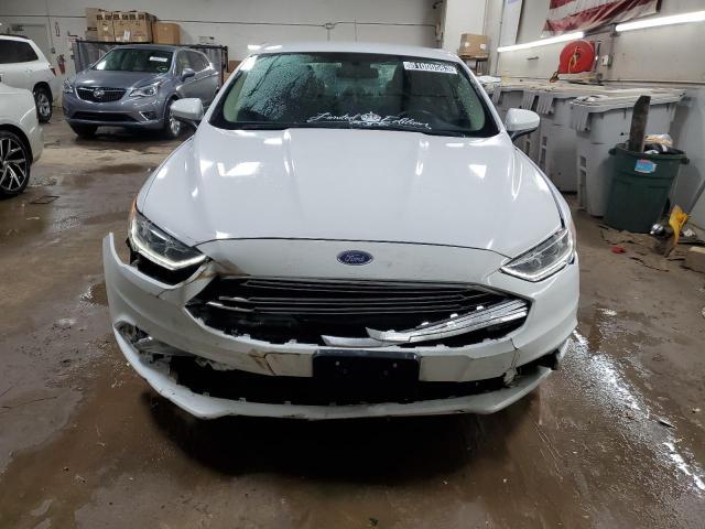 3FA6P0HD8HR264047 - 2017 FORD FUSION SE WHITE photo 5