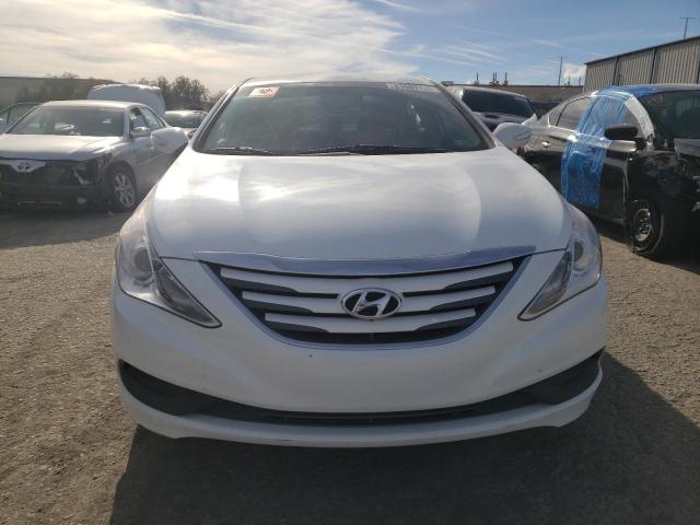 5NPEB4ACXEH892011 - 2014 HYUNDAI SONATA GLS WHITE photo 5