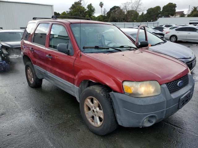 1FMYU93185KE08222 - 2005 FORD ESCAPE XLT BURGUNDY photo 4