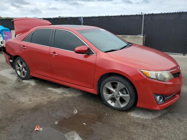 4T1BK1FK3CU513625 - 2012 TOYOTA CAMRY SE Czerwony zdjęcie 4