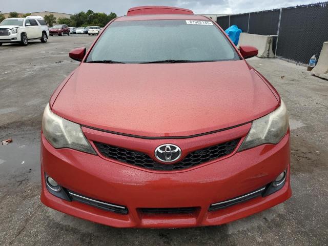 4T1BK1FK3CU513625 - 2012 TOYOTA CAMRY SE Czerwony zdjęcie 5