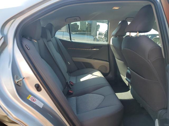 4T1B11HK2JU052740 - 2018 TOYOTA CAMRY L 银色 照片 10