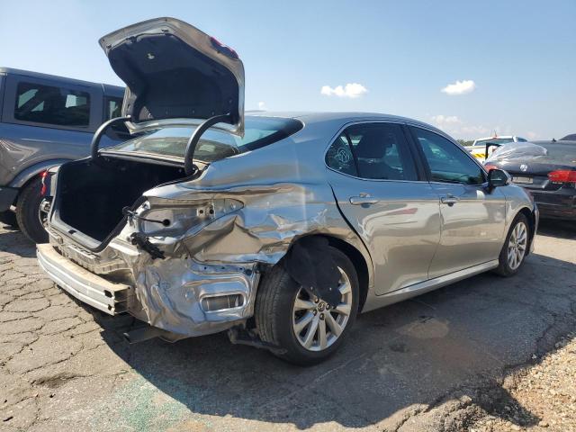 4T1B11HK2JU052740 - 2018 TOYOTA CAMRY L 银色 照片 3