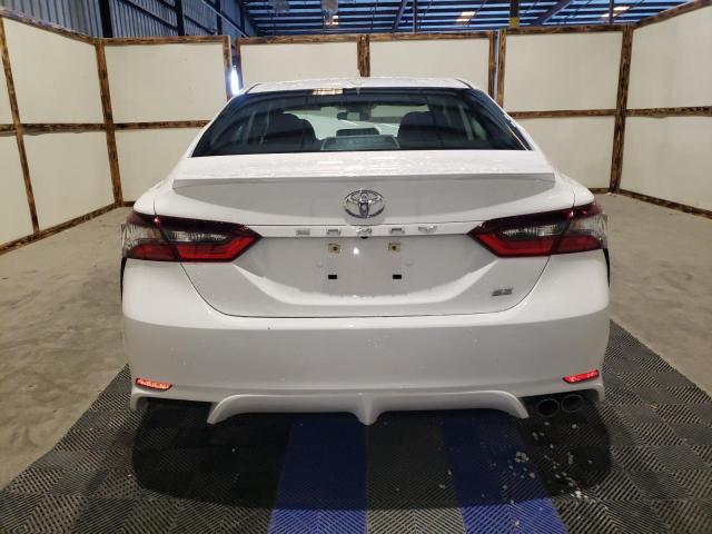 4T1G11AKXRU188707 - 2024 TOYOTA CAMRY SE NIGHT SHADE WHITE photo 6