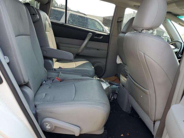 5TDZK3EH0CS071573 - 2012 TOYOTA HIGHLANDER BASE Белый фото 11