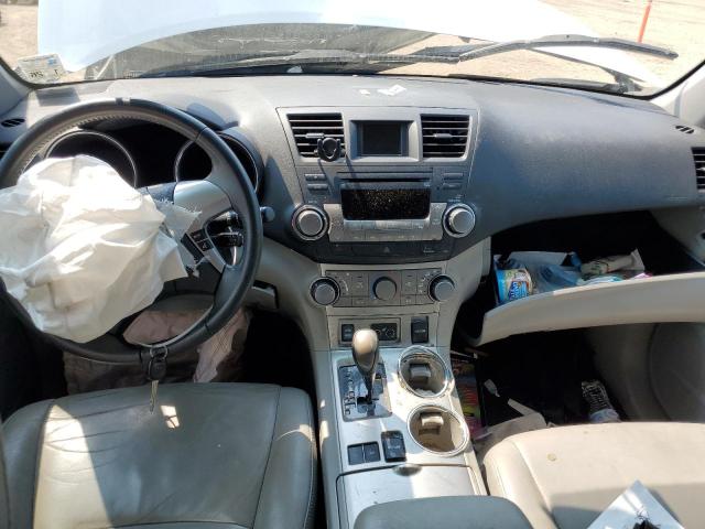 5TDZK3EH0CS071573 - 2012 TOYOTA HIGHLANDER BASE Белый фото 8