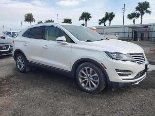 5LMCJ1A94FUJ19967 - 2015 LINCOLN MKC WHITE photo 4