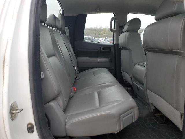 5TFCW5F10AX010173 - 2010 TOYOTA TUNDRA DOUBLE CAB SR5 WHITE photo 11