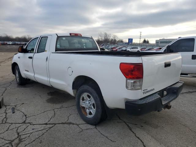 5TFCW5F10AX010173 - 2010 TOYOTA TUNDRA DOUBLE CAB SR5 WHITE photo 2