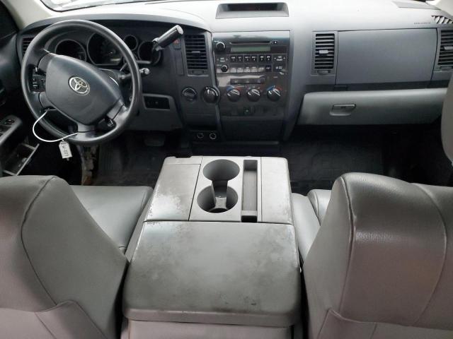 5TFCW5F10AX010173 - 2010 TOYOTA TUNDRA DOUBLE CAB SR5 WHITE photo 8