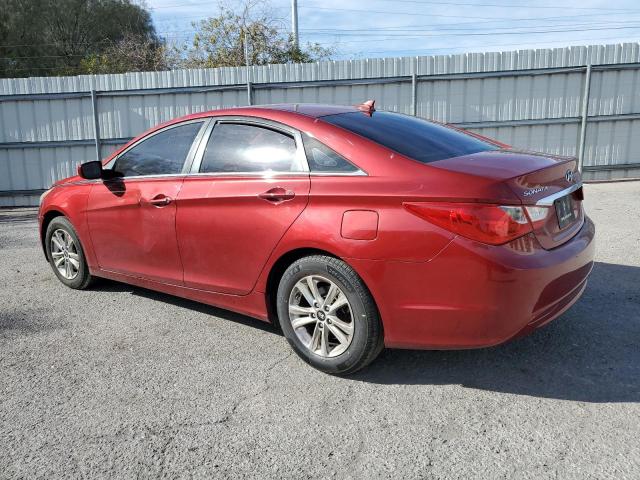 5NPEB4AC4DH669039 - 2013 HYUNDAI SONATA GLS RED photo 2