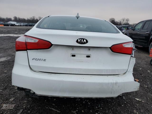 KNAFK4A69G5618023 - 2016 KIA FORTE LX WHITE photo 6