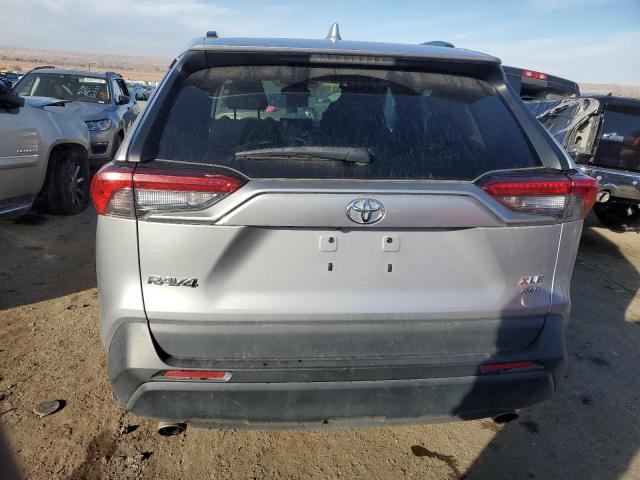 2T3P1RFV8MW141192 - 2021 TOYOTA RAV4 XLE GRAY photo 6