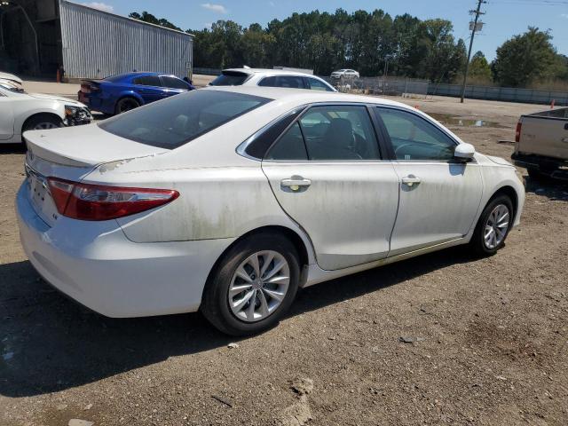 4T4BF1FK7FR513576 - 2015 TOYOTA CAMRY LE 白色 照片 3
