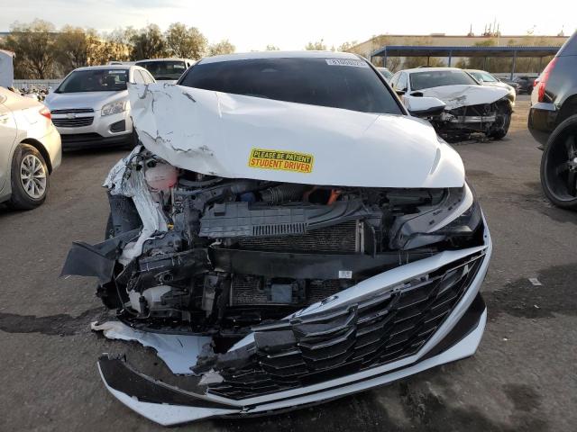 KMHLN4AJ3PU038396 - 2023 HYUNDAI ELANTRA LIMITED WHITE photo 5