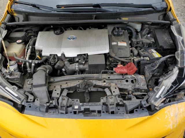 JTDKARFU2G3521590 - 2016 TOYOTA PRIUS YELLOW photo 11