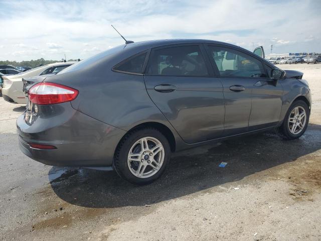 3FADP4BJ2JM106626 - 2018 FORD FIESTA SE GRAY photo 3