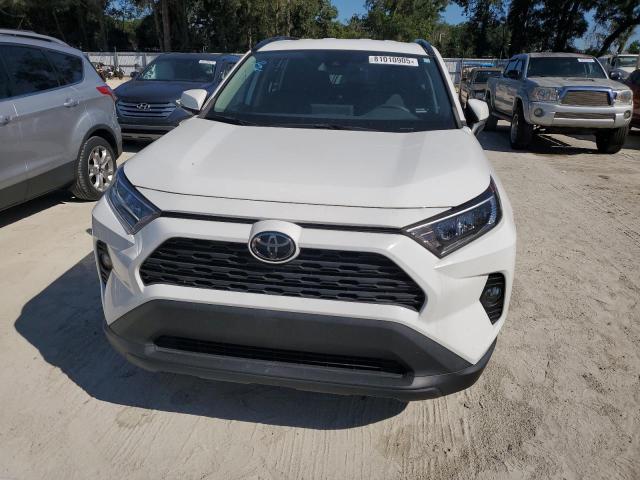 2T3P1RFV6LC125623 - 2020 TOYOTA RAV4 XLE WHITE photo 5