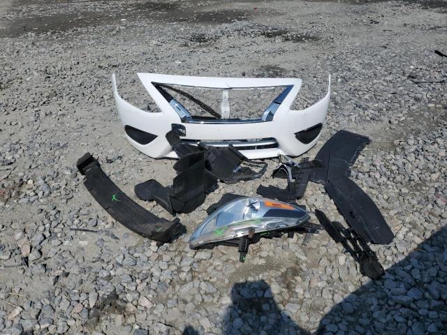 3N1CN7AP3JL827260 - 2018 NISSAN VERSA S Weiß Foto 12