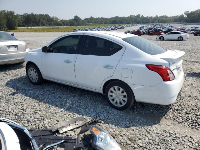3N1CN7AP3JL827260 - 2018 NISSAN VERSA S Weiß Foto 2