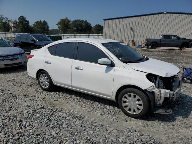 3N1CN7AP3JL827260 - 2018 NISSAN VERSA S Weiß Foto 4