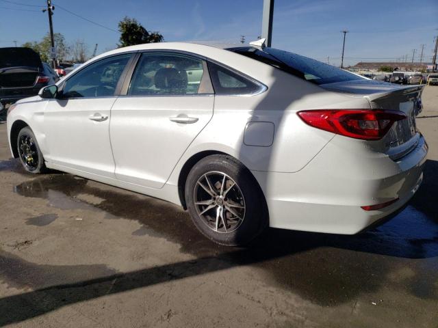 5NPE24AF9HH573505 - 2017 HYUNDAI SONATA SE WHITE photo 2