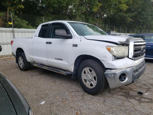5TFRU5F10BX025158 - 2011 TOYOTA TUNDRA DOUBLE CAB SR5 WHITE photo 4