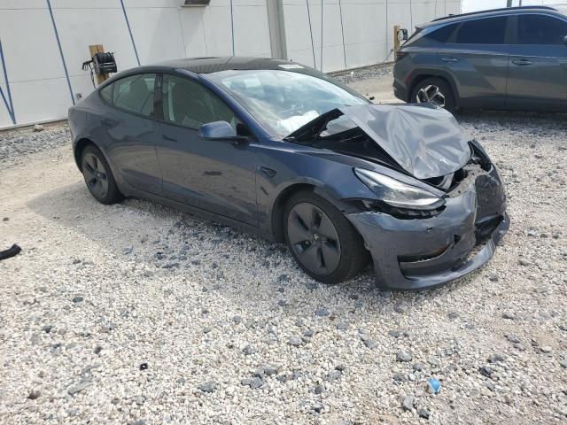 5YJ3E1EA1MF907322 - 2021 TESLA MODEL 3 Grau Foto 4