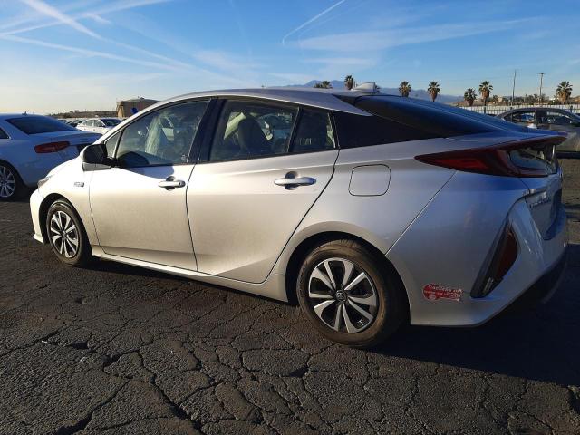 JTDKARFP1J3078236 - 2018 TOYOTA PRIUS PRIM 银色 照片 2