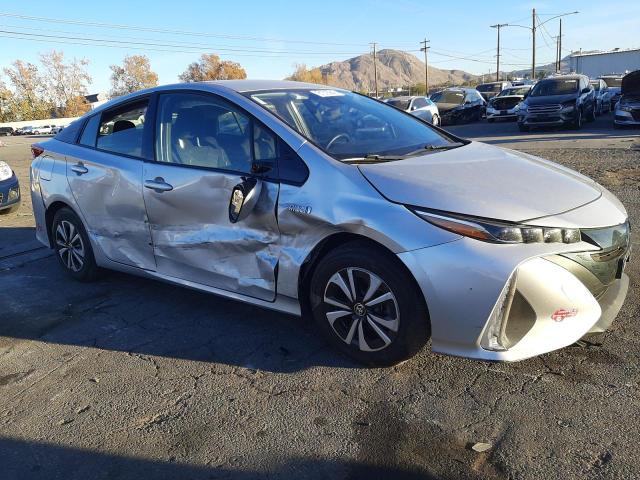 JTDKARFP1J3078236 - 2018 TOYOTA PRIUS PRIM 银色 照片 4