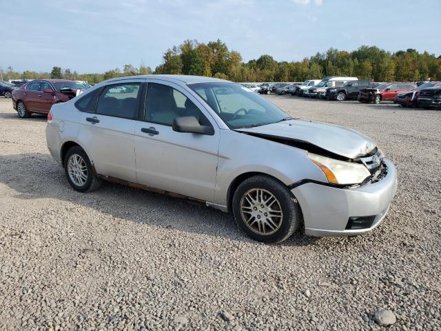 1FAHP3FN5AW112073 - 2010 FORD FOCUS SE SILVER photo 4