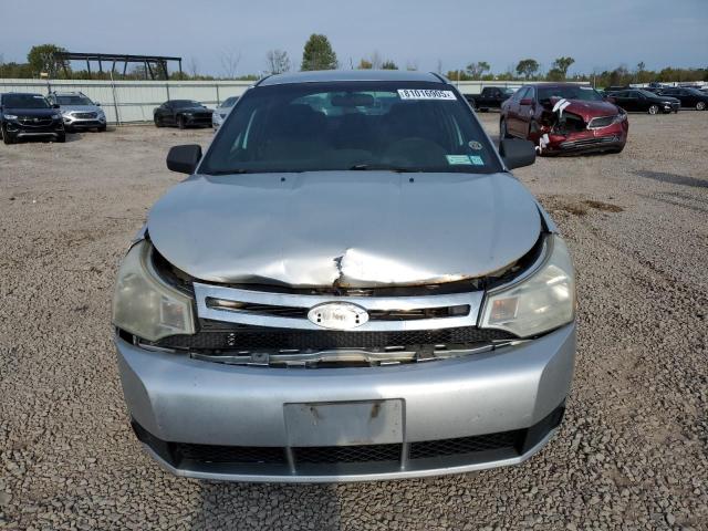 1FAHP3FN5AW112073 - 2010 FORD FOCUS SE SILVER photo 5