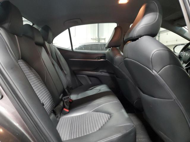 4T1B11HK8JU084513 - 2018 TOYOTA CAMRY L GRAY photo 10