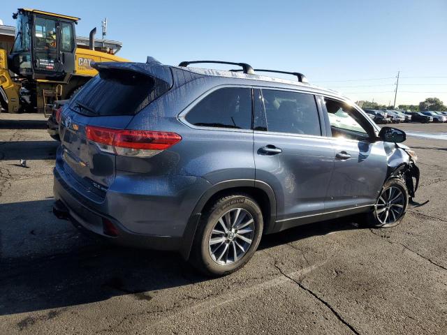 5TDJZRFH9KS706671 - 2019 TOYOTA HIGHLANDER SE BLUE photo 3