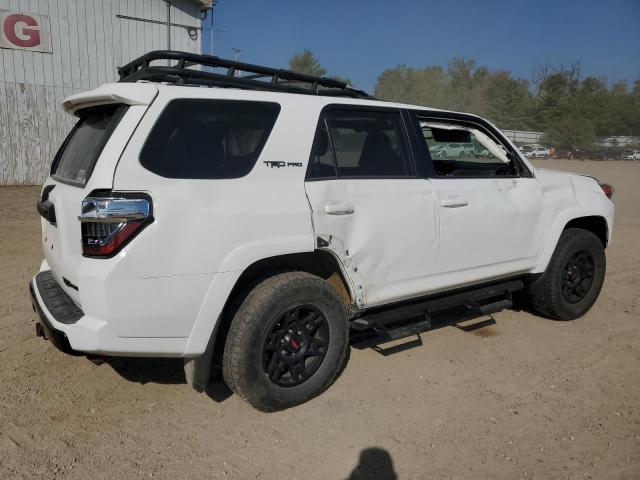 JTEBU5JR9K5705131 - 2019 TOYOTA 4RUNNER SR5/SR5 PREMIUM WHITE photo 3