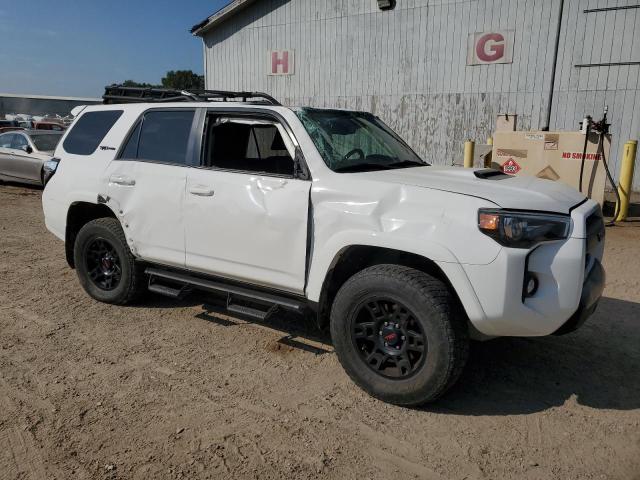 JTEBU5JR9K5705131 - 2019 TOYOTA 4RUNNER SR5/SR5 PREMIUM WHITE photo 4