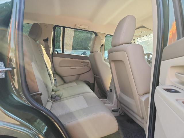 1J8GP28K68W144584 - 2008 JEEP LIBERTY SPORT 绿色 照片 11