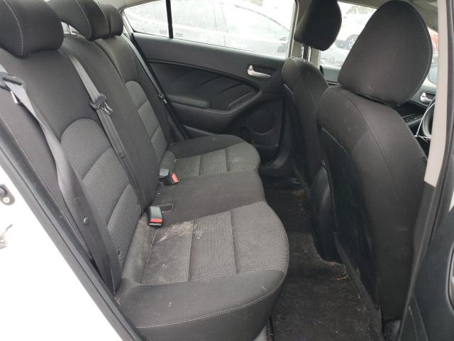 3KPFK4A74JE218944 - 2018 KIA FORTE LX Білий фото 10