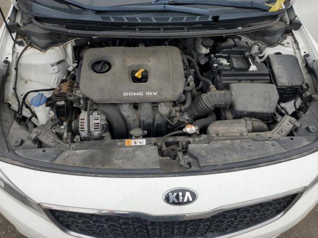 3KPFK4A74JE218944 - 2018 KIA FORTE LX Білий фото 11