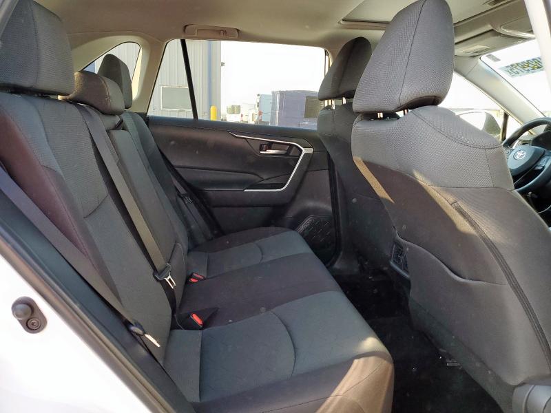 2T3W1RFV4RW362386 - 2024 TOYOTA RAV4 XLE WHITE photo 11