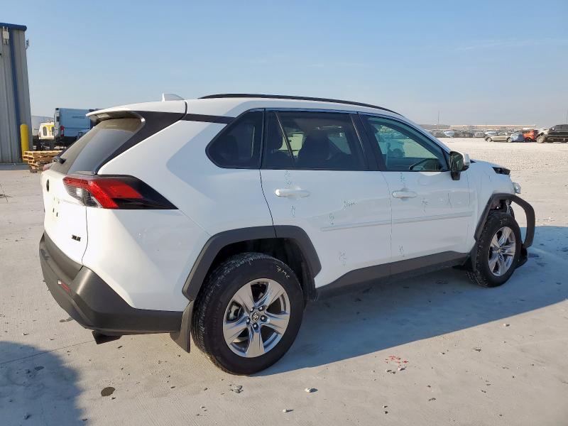 2T3W1RFV4RW362386 - 2024 TOYOTA RAV4 XLE WHITE photo 3