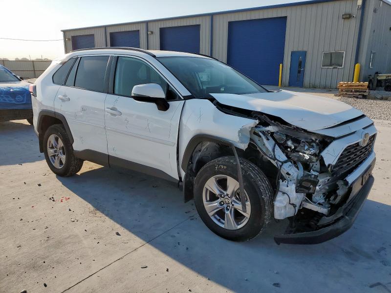 2T3W1RFV4RW362386 - 2024 TOYOTA RAV4 XLE WHITE photo 4