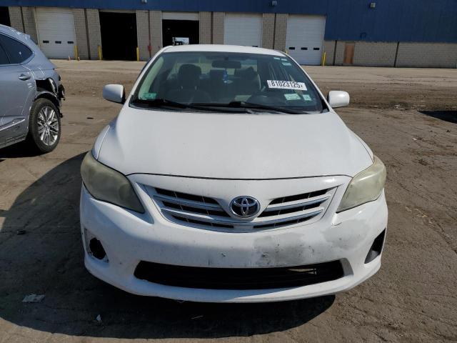 2T1BU4EE5DC955199 - 2013 TOYOTA COROLLA BASE თეთრი ფოტო 5