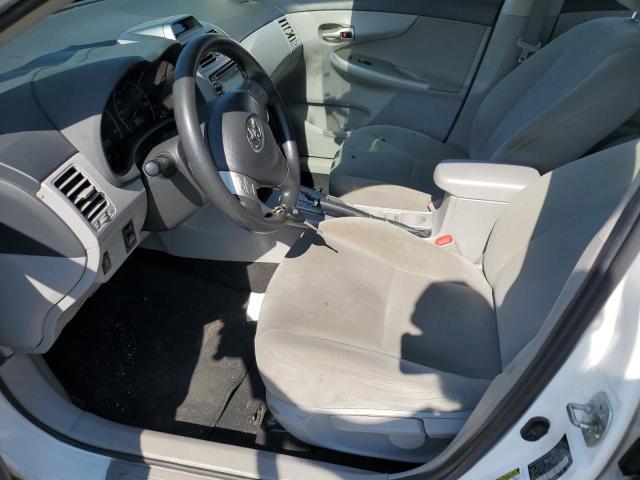 2T1BU4EE5DC955199 - 2013 TOYOTA COROLLA BASE თეთრი ფოტო 7