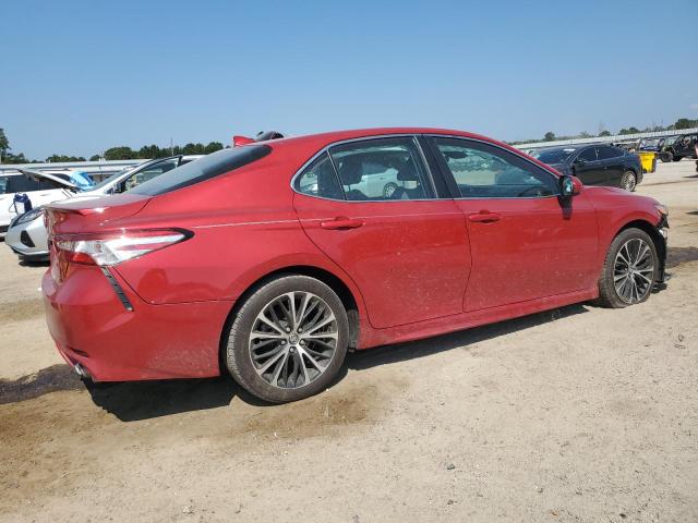 4T1G11AK8LU320516 - 2020 TOYOTA CAMRY SE RED photo 3