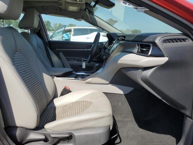 4T1G11AK8LU320516 - 2020 TOYOTA CAMRY SE RED photo 7