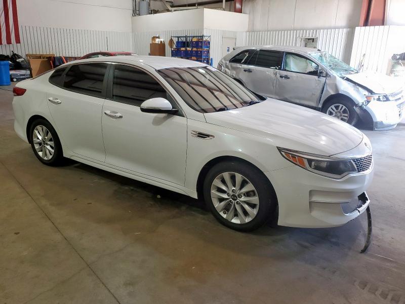 5XXGT4L33JG267961 - 2018 KIA OPTIMA LX თეთრი ფოტო 4