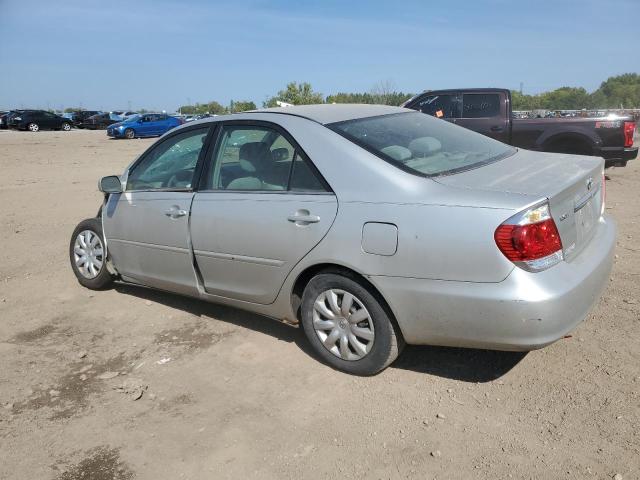 4T1BE32K85U575937 - 2005 TOYOTA CAMRY LE SILVER photo 2